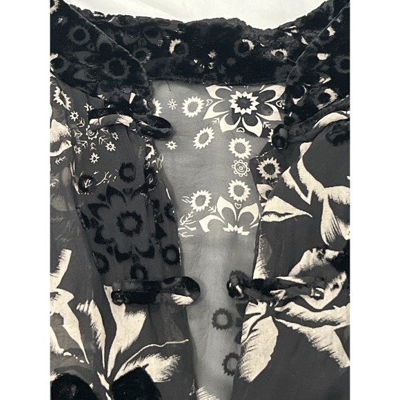 Harari Blouse Women’s Medium Black Velvet Button Silk Floral Whimsigoth Boho - Picture 12 of 13